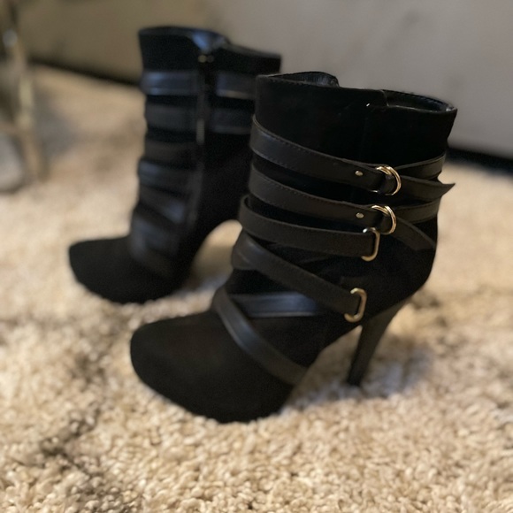 Just Fab Black High Heels Platform Boots Booties with Gold Buckles 7.5 - Picture 4 of 7